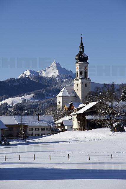 Pfarrkirche St. Ulrich im Winter